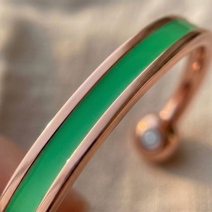 Cuivre Hortense green enamel copper cuff bracelet, close-up of the enamel line